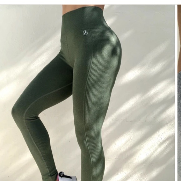 Seamless Scrunch Butt Leggings Abs2bfitnessapparel - Picture 3 of 3